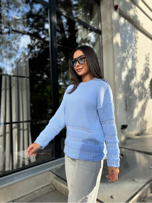 Жіночий базовий светр блакитного кольору 30181
