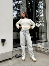 Жіночий базовий светр молочного кольору 30182