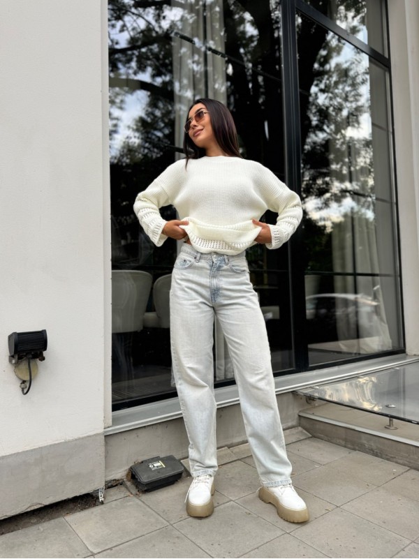 Жіночий базовий светр молочного кольору 30182