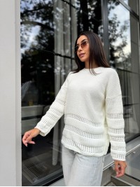 Жіночий базовий светр молочного кольору 30182