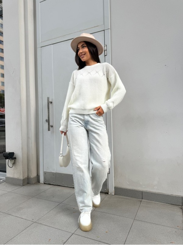 Класичний жіночий светр молочного кольору 30187