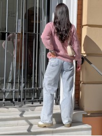 Жіночий однотонний светр рожевого кольору 30201