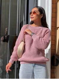 Жіночий однотонний светр рожевого кольору 30201