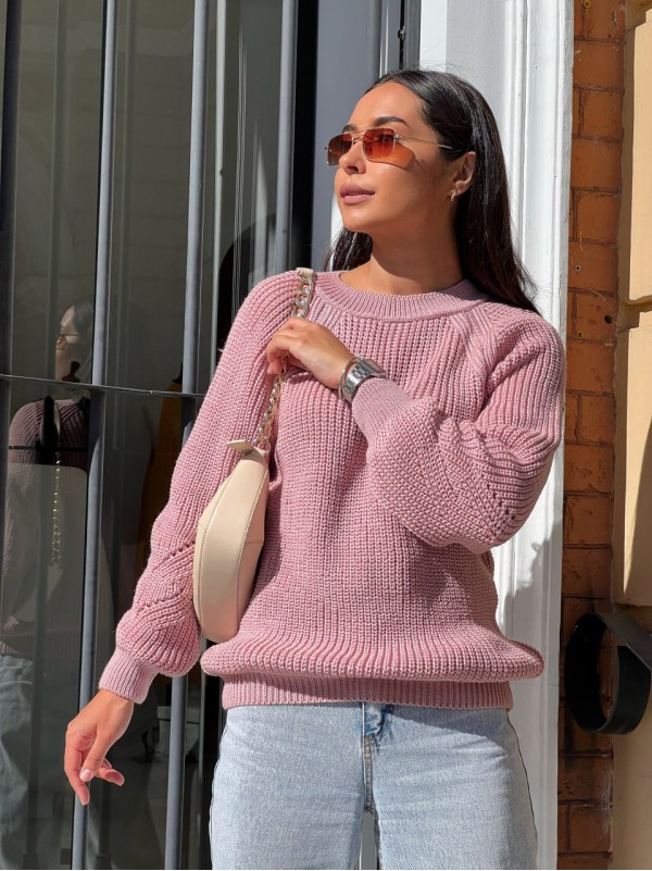 Жіночий однотонний светр рожевого кольору 30201