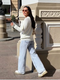 Жіночий однотонний светр молочного кольору 30202