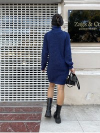 В'язана сукня зі стійкою синього кольору 30206