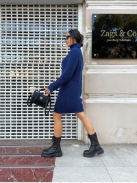 В'язана сукня зі стійкою синього кольору 30206