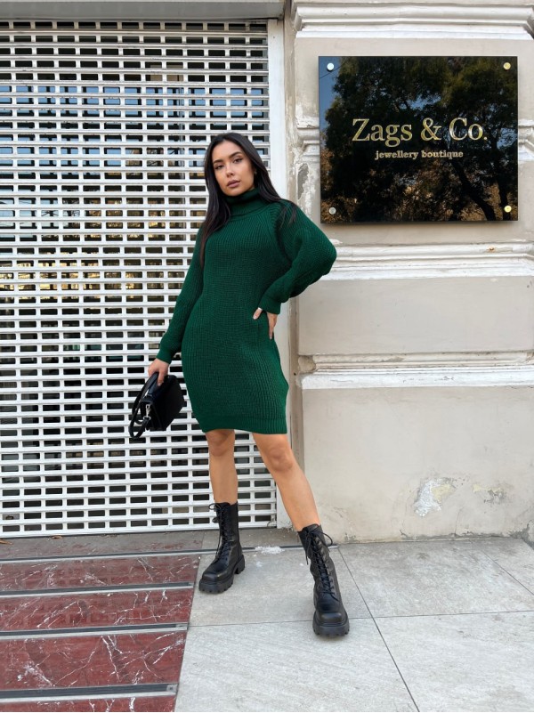 В'язана сукня зі стійкою зеленого кольору 30207