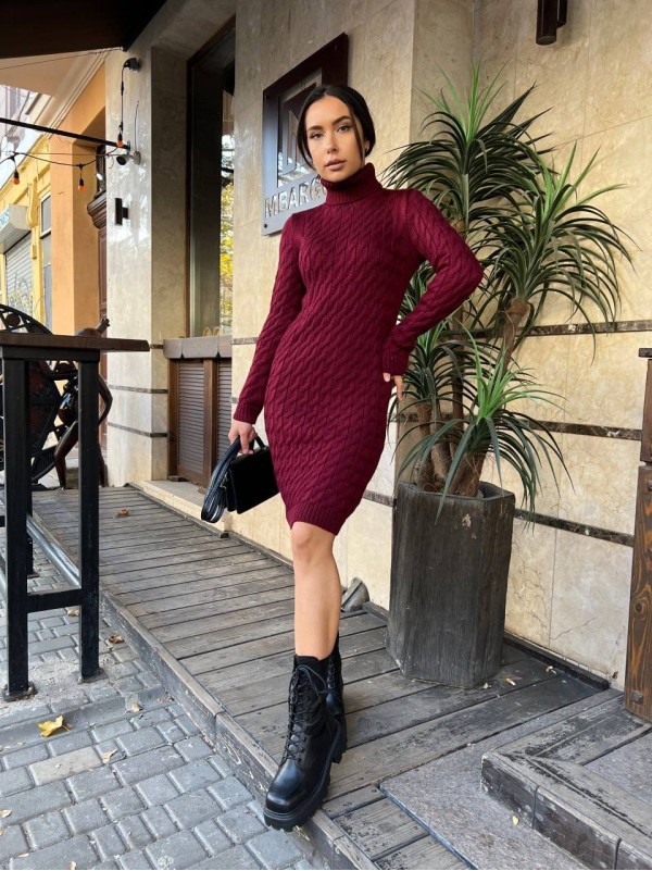 В'язана сукня з горловиною бордового кольору 30208