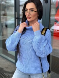 Жіночий однотонний светр із горловиною блакитного кольору 30264