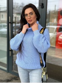 Жіночий однотонний светр із горловиною блакитного кольору 30264
