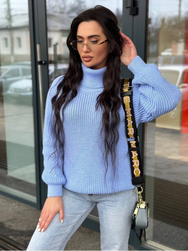 Жіночий однотонний светр із горловиною блакитного кольору 30264