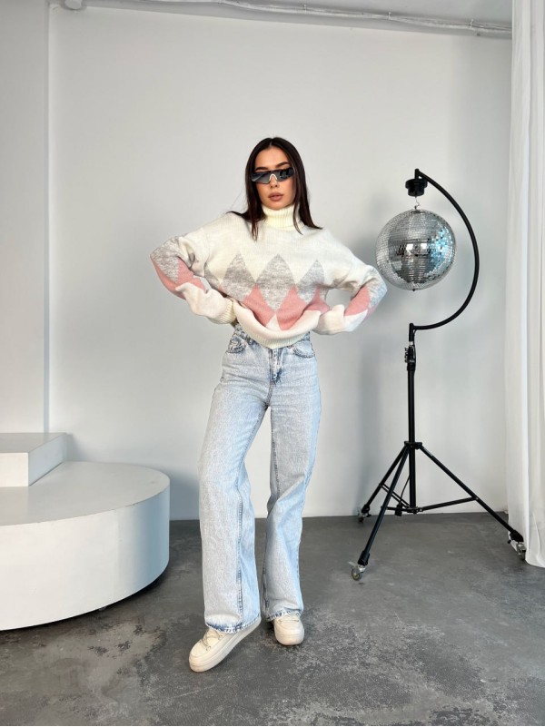 Жіночий теплий светр із горловиною молочного кольору 30266