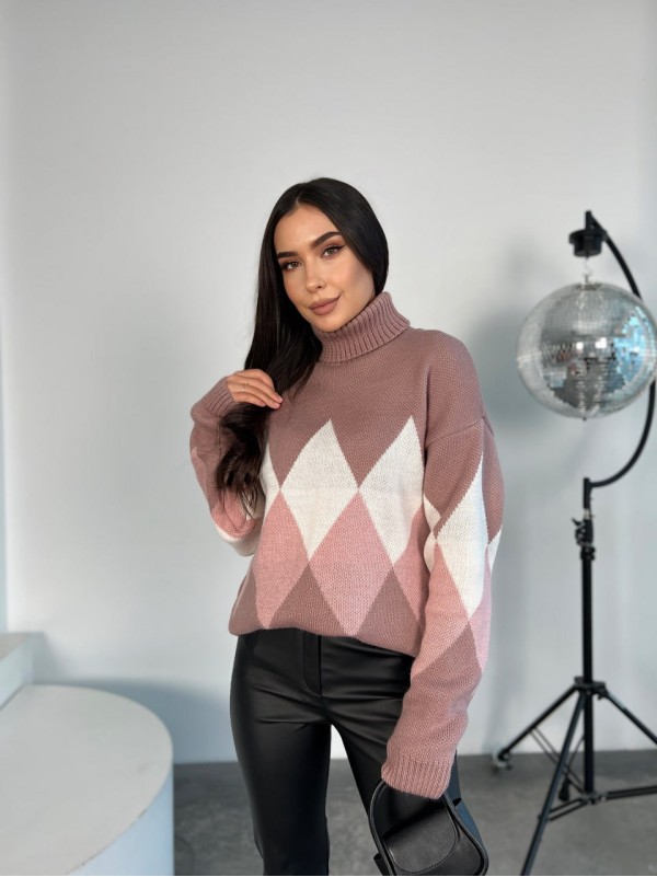 Жіночий теплий светр із горловиною пудрового кольору 30269