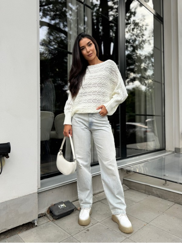 Жіночий легкий светр молочного кольору 30285