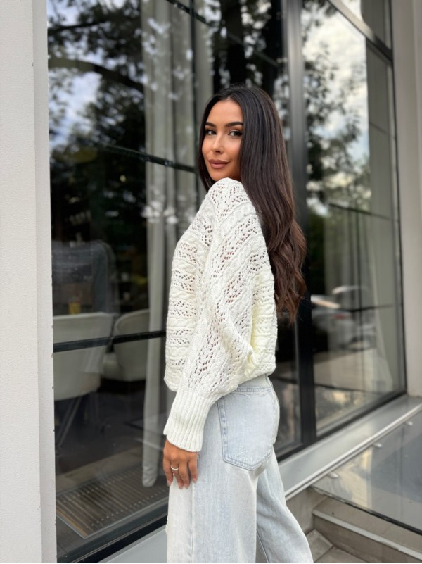 Жіночий легкий светр молочного кольору 30285