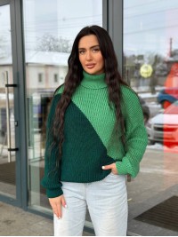 Жіночий светр із горловиною зеленого кольору 30291