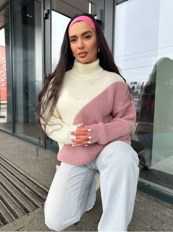 Жіночий светр із горловиною молочно-пудрового кольору 30292