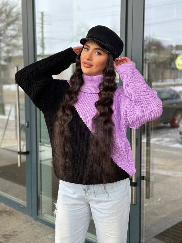 Жіночий светр з горловиною бузково-чорний кольору 30294