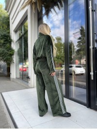 Жіночий велюровий костюм на змійці кольору хакi 30317