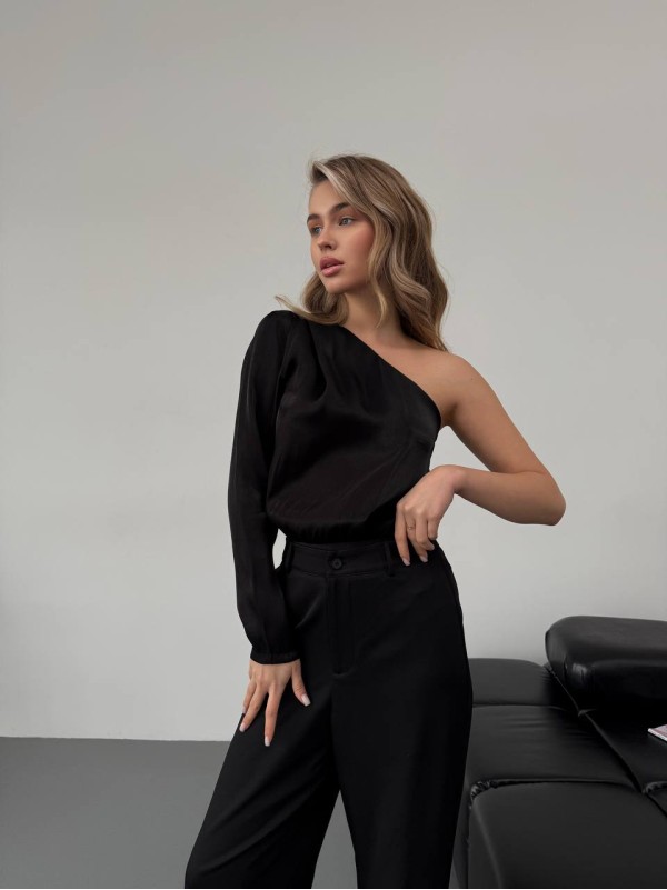 Шовковий боді на одне плече чорного кольору 30322