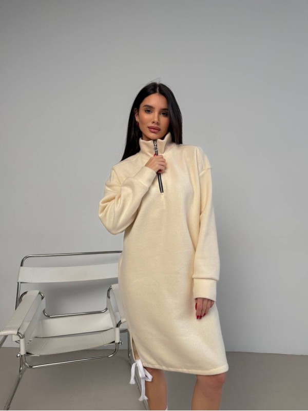 Тепла сукня на флісі молочного кольору 30402