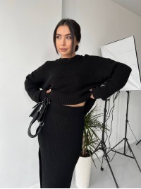 Жіночий теплий костюм зі спідницею чорного кольору 30417