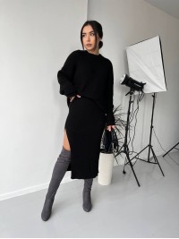 Жіночий теплий костюм зі спідницею чорного кольору 30417