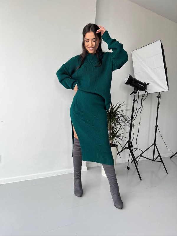 Жіночий теплий костюм зі спідницею смарагдового кольору 30418