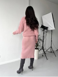 Жіночий теплий костюм зі спідницею пудрового кольору 30420