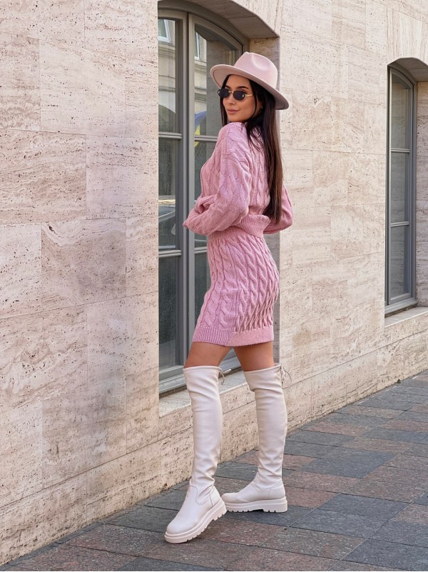 Жіночий в'язаний костюм зі спідницею рожевого кольору 30425