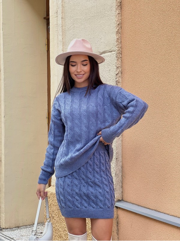 Жіночий в'язаний костюм зі спідницею синього кольору 30426