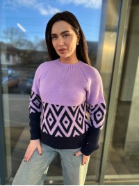 Жіночий светр із малюнком бузкового кольору 30460