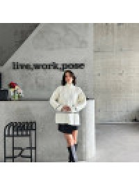 Подовжений жіночий светр на блискавці білого кольору 30467