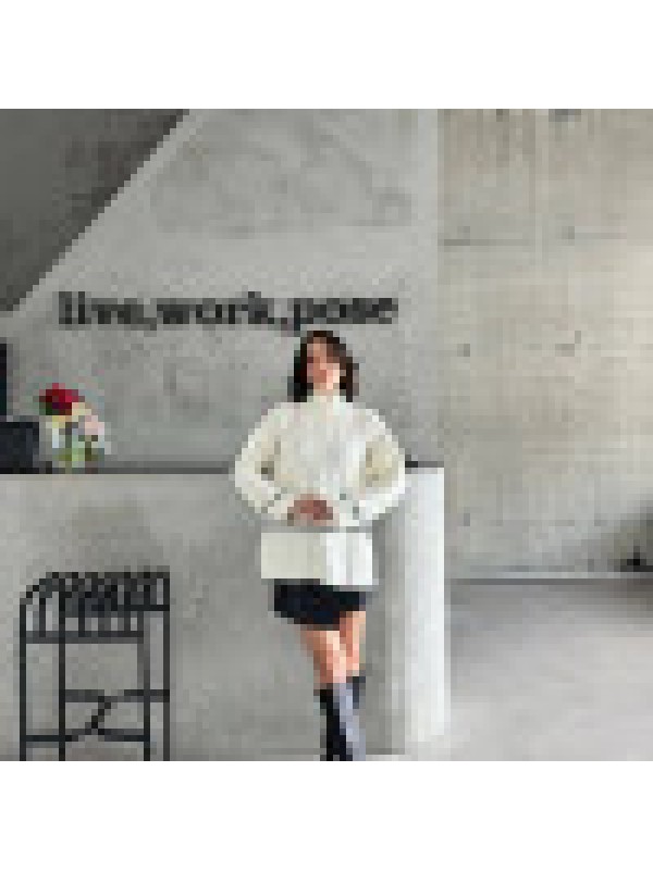 Подовжений жіночий светр на блискавці білого кольору 30467