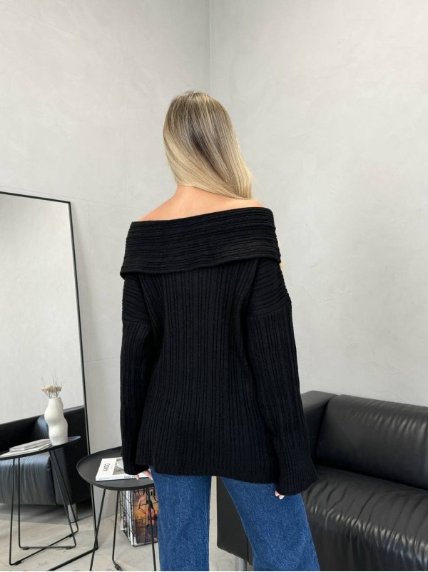 Жіночий подовжений светр-туніка чорного кольору 30470