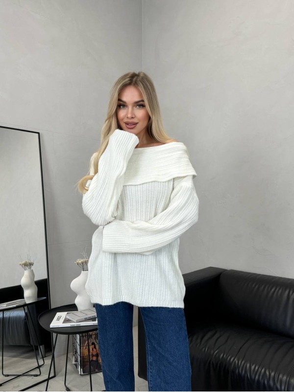 Жіночий подовжений светр-туніка молочного кольору 30471