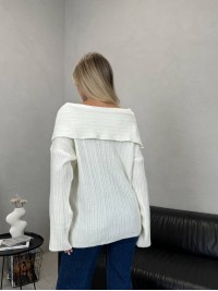 Жіночий подовжений светр-туніка молочного кольору 30471