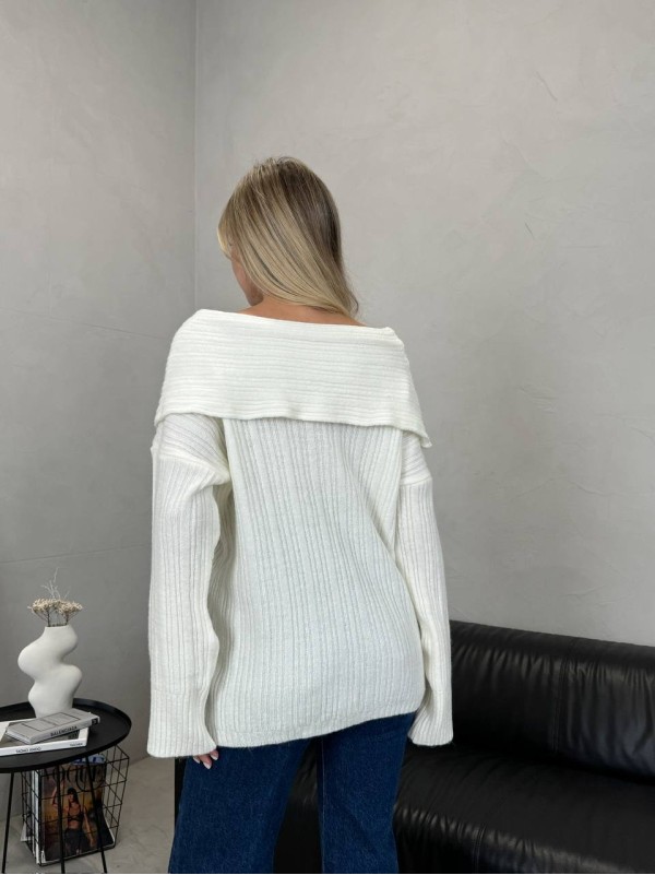 Жіночий подовжений светр-туніка молочного кольору 30471