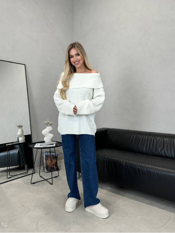 Жіночий подовжений светр-туніка молочного кольору 30471