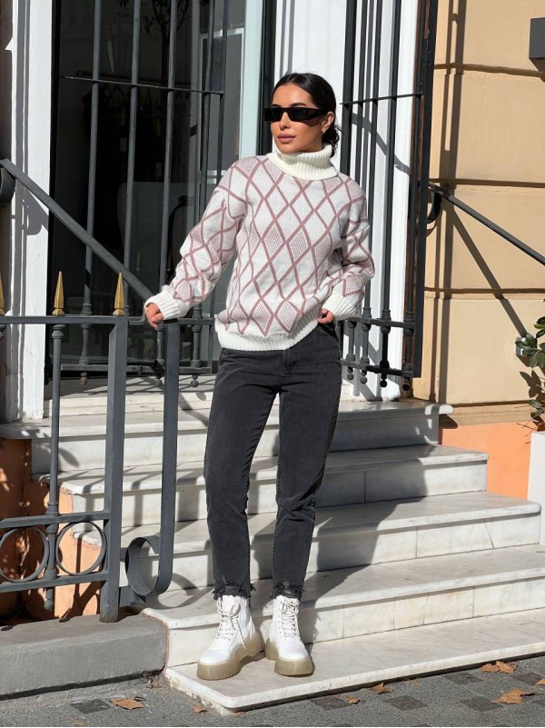 Жіночий светр із горловиною молочного кольору 30484