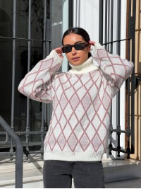 Жіночий светр із горловиною молочного кольору 30484