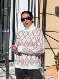 Жіночий светр із горловиною молочного кольору 30484