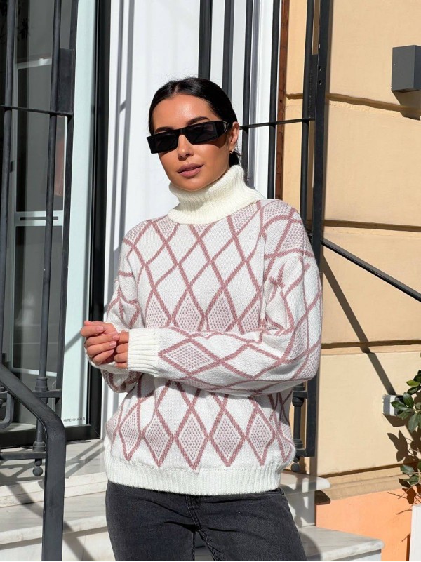 Жіночий светр із горловиною молочного кольору 30484