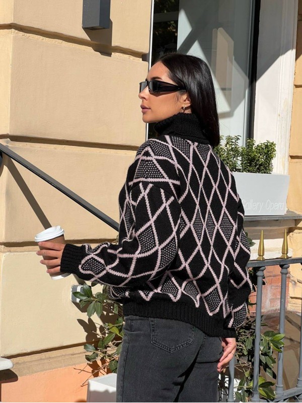 Жіночий светр із горловиною чорного кольору 30485