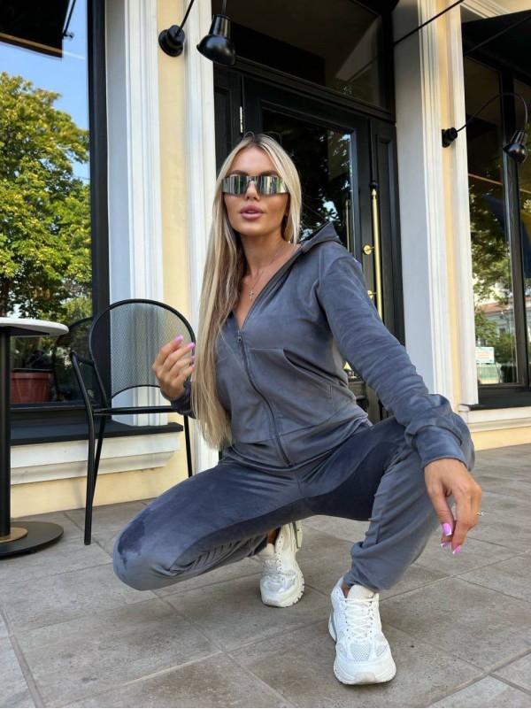 Жіночий велюровий костюм графiтового кольору 30506