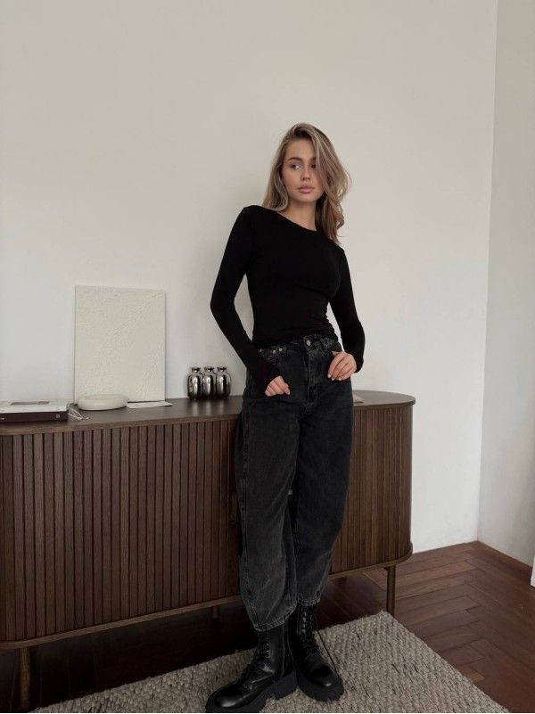 Жіночий легкий лонгслів чорного кольору 30644