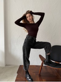 Жіночий легкий лонгслів коричневого кольору 30646