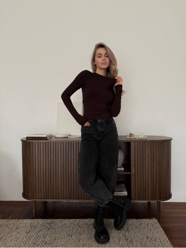 Жіночий легкий лонгслів коричневого кольору 30646