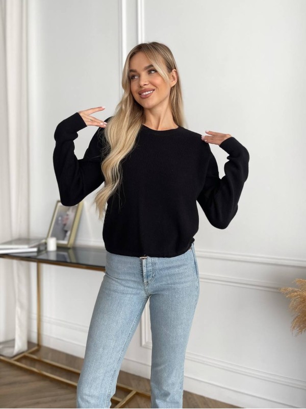 Жіночий светр на затяжках черного кольору 30663